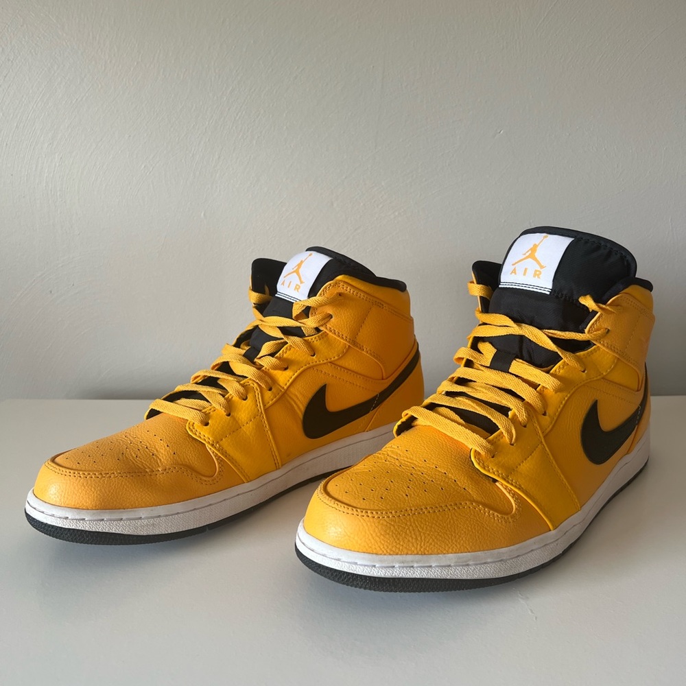 Yellow Jordan 1s size 13